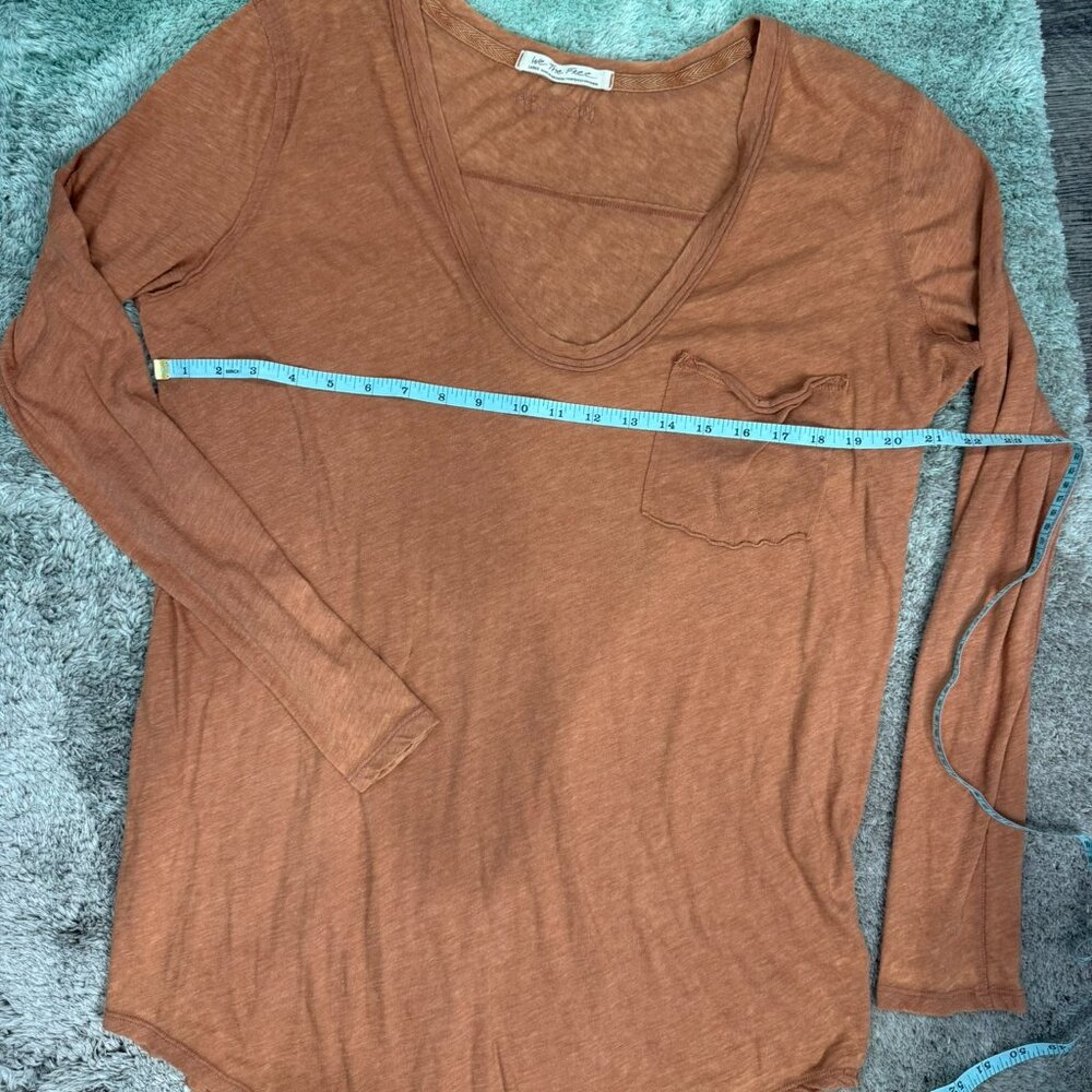 We The Free Long Sleeve V-neck Pocket Tee Size Large Burnt Copper